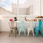 Equinox House ゲストハウス トゥーリエ