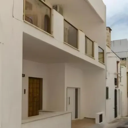 בית הארחה Equinox House טוליה