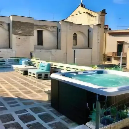 Equinox House 3* 图列