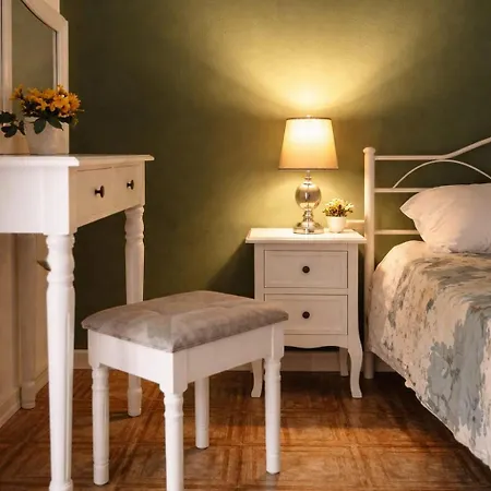 בית הארחה Equinox House 3*