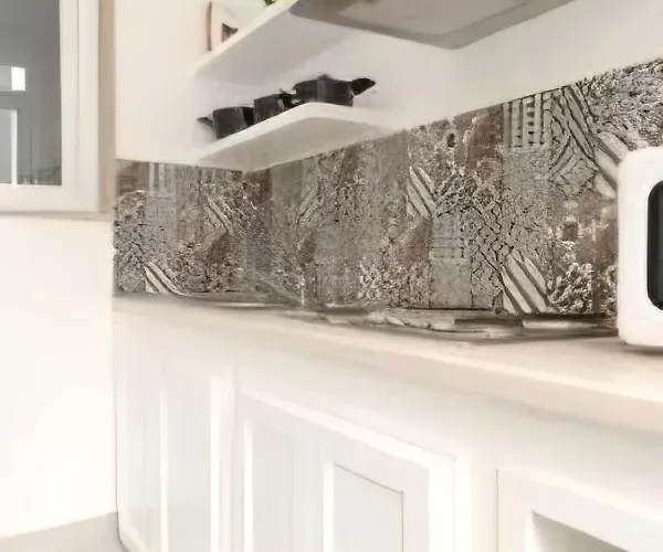 게스트하우스 Equinox House 3*