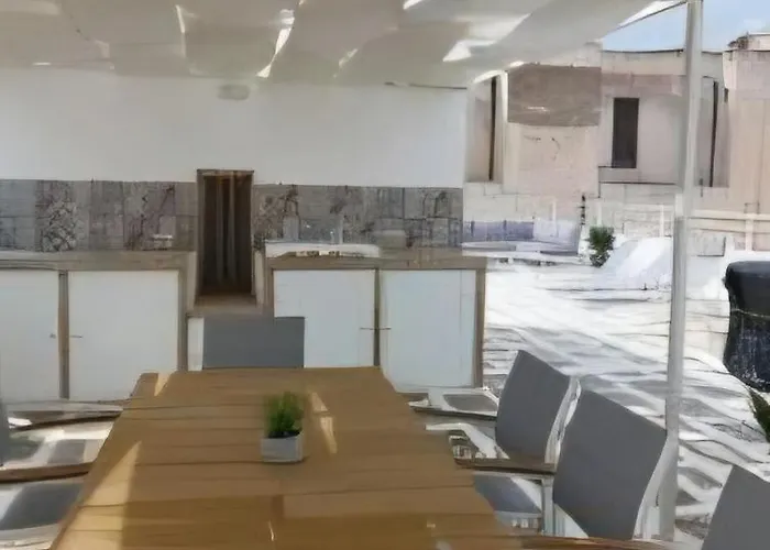 Equinox House 게스트하우스 3*